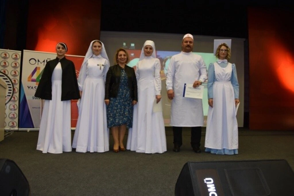 Geçmişten Günümüze Hemşirelik Kıyafetleri Defilesi OMÜ’de Sergilendi