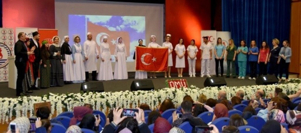 Geçmişten Günümüze Hemşirelik Kıyafetleri Defilesi OMÜ’de Sergilendi
