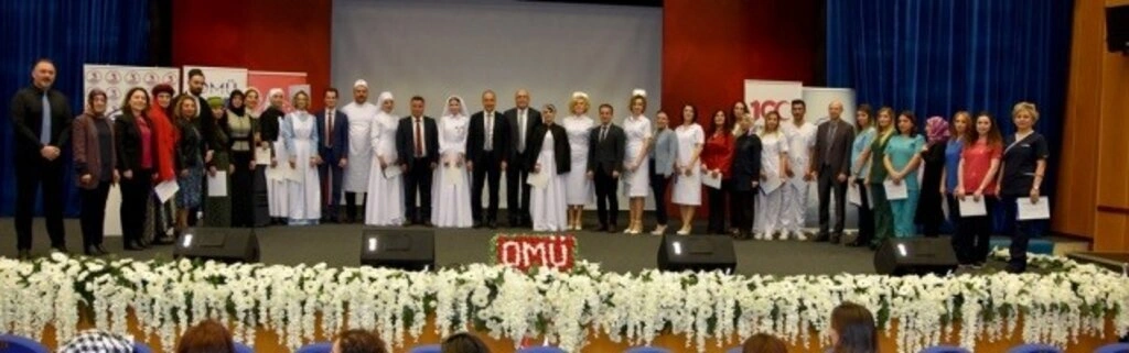 Geçmişten Günümüze Hemşirelik Kıyafetleri Defilesi OMÜ’de Sergilendi