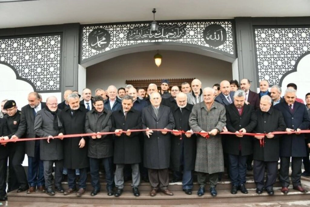 Yeşilyurt Demir Çelik Camii hizmete açıldı