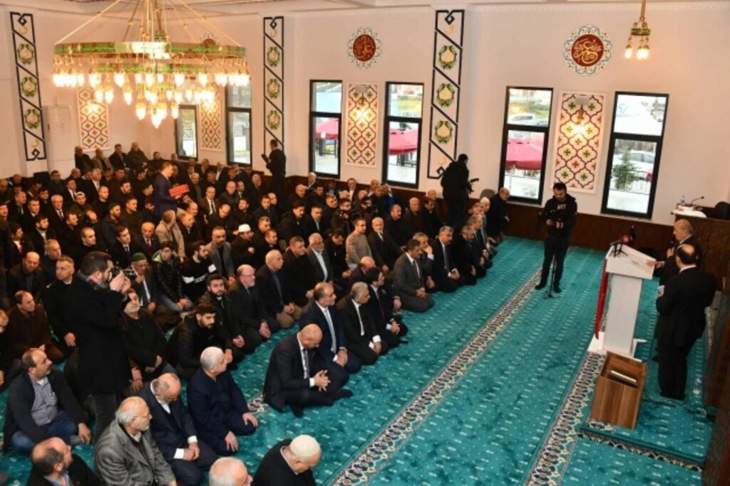 Yeşilyurt Demir Çelik Camii hizmete açıldı