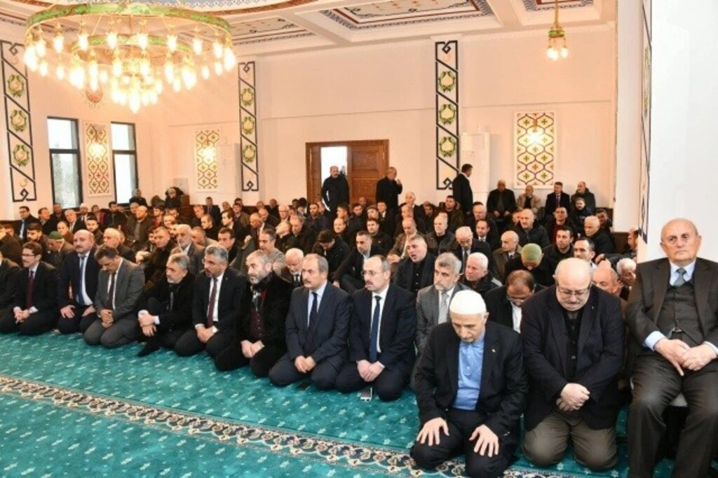 Yeşilyurt Demir Çelik Camii hizmete açıldı