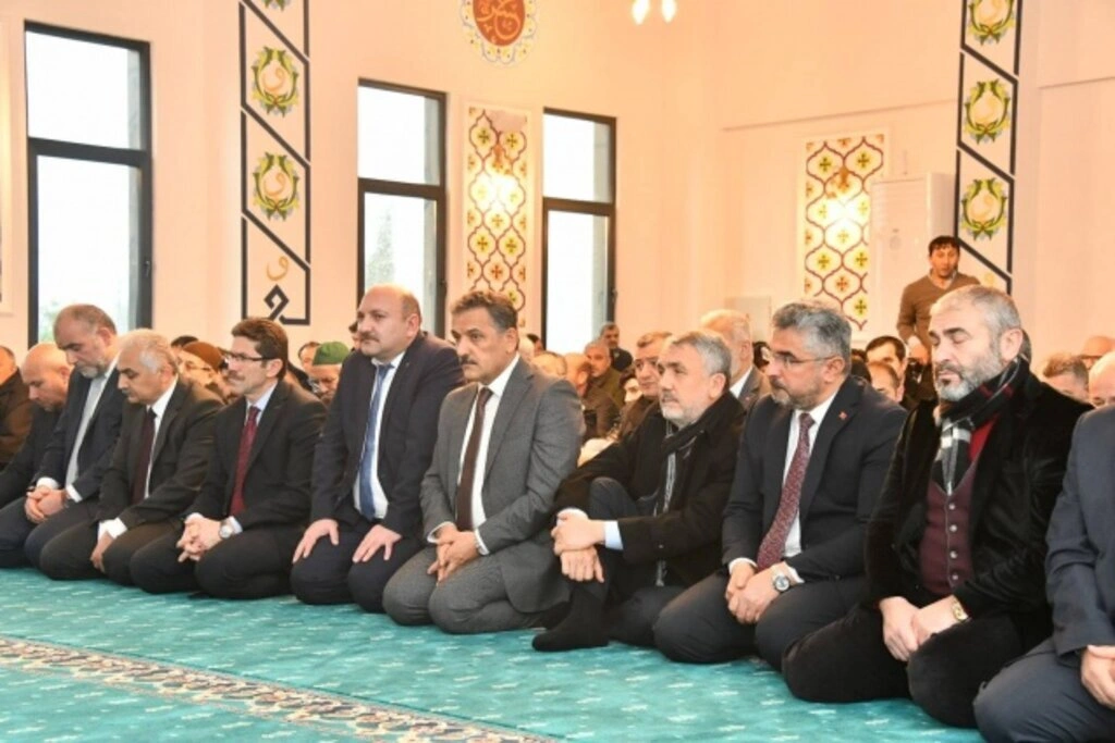 Yeşilyurt Demir Çelik Camii hizmete açıldı