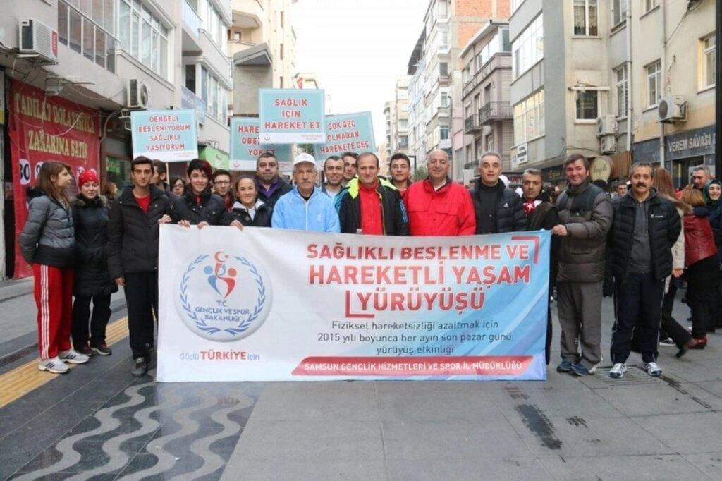 Samsun'da sağlıklı beslenme ve hareketli yaşam yürüyüşü yapıldı