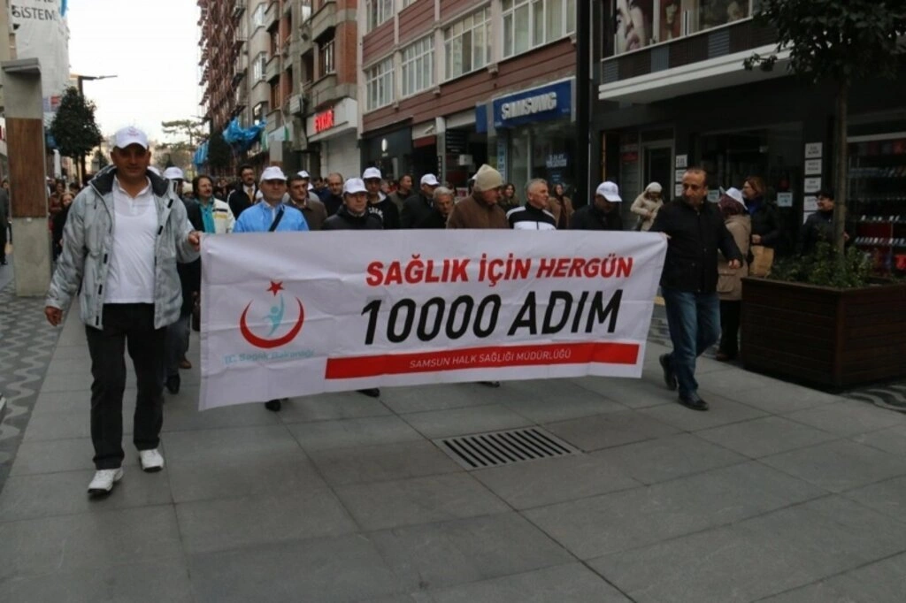 Samsun'da sağlıklı beslenme ve hareketli yaşam yürüyüşü yapıldı