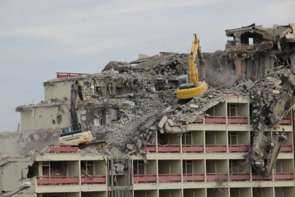 Büyük Samsun oteli yıkım çalışması
