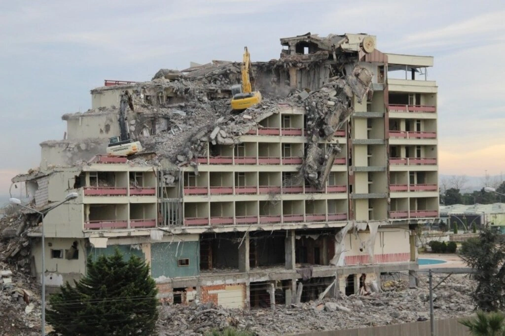 Büyük Samsun oteli yıkım çalışması