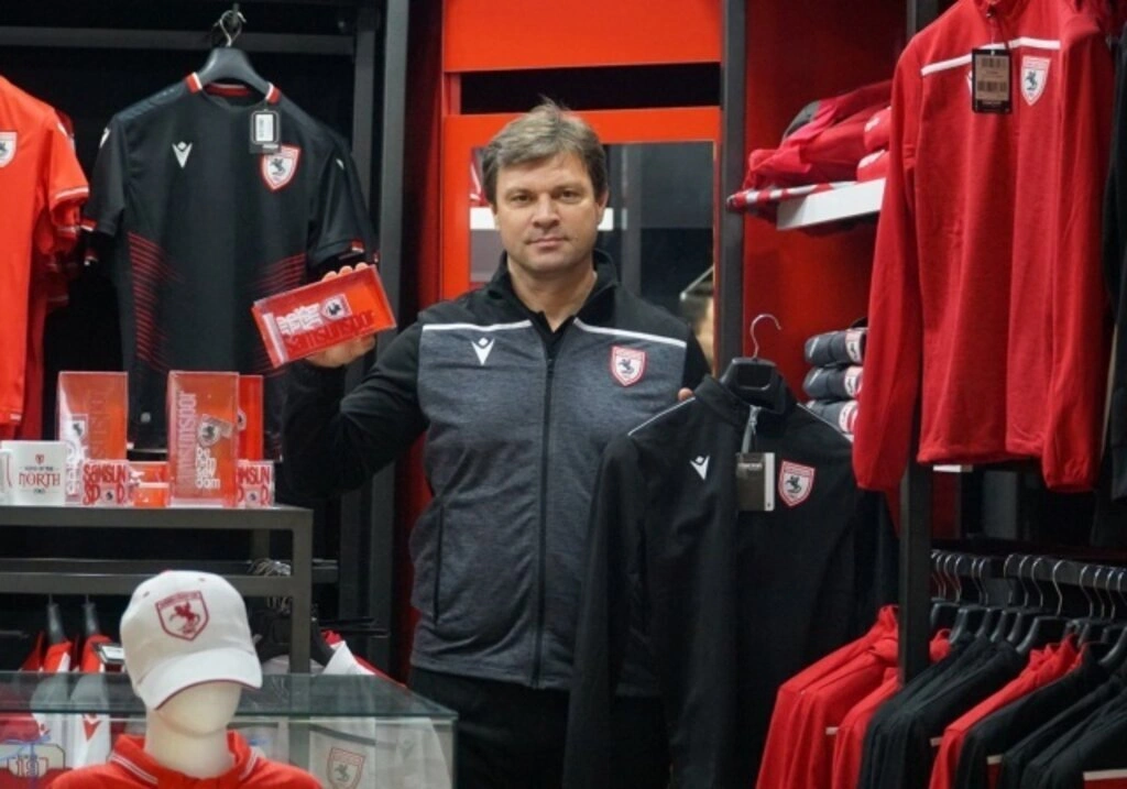 İstanbul'a Hareket Öncesi Teknik Direktör Ertuğrul Sağlam Store 55'i Gezdi