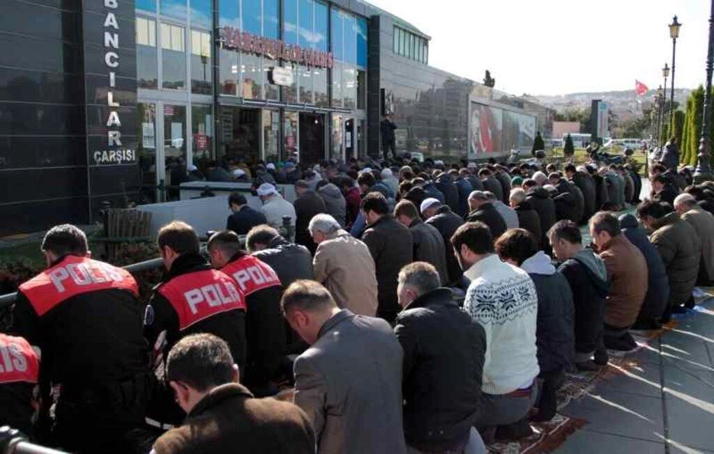 Charlie Hebdo karikatürlerinin yayınlanmasına Samsun'dan büyük tepki