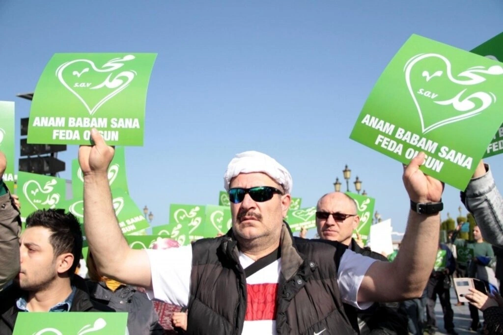 Charlie Hebdo karikatürlerinin yayınlanmasına Samsun'dan büyük tepki