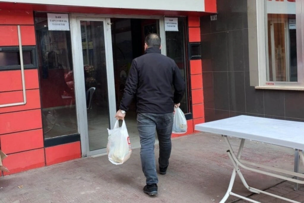 Bafra'da Depremzedelere Yardım Kampanyası
