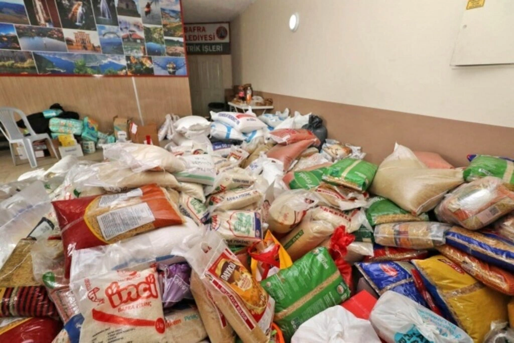 Bafra'da Depremzedelere Yardım Kampanyası