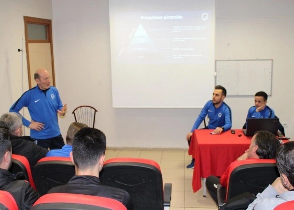 Genk Antrenörlerinden Toplantı