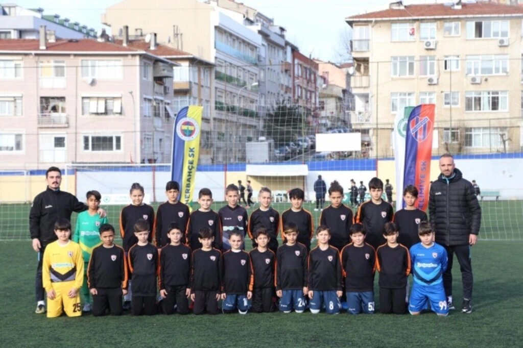 Atakum Belediyespor U-11 İstanbul'dan başarı ile döndü