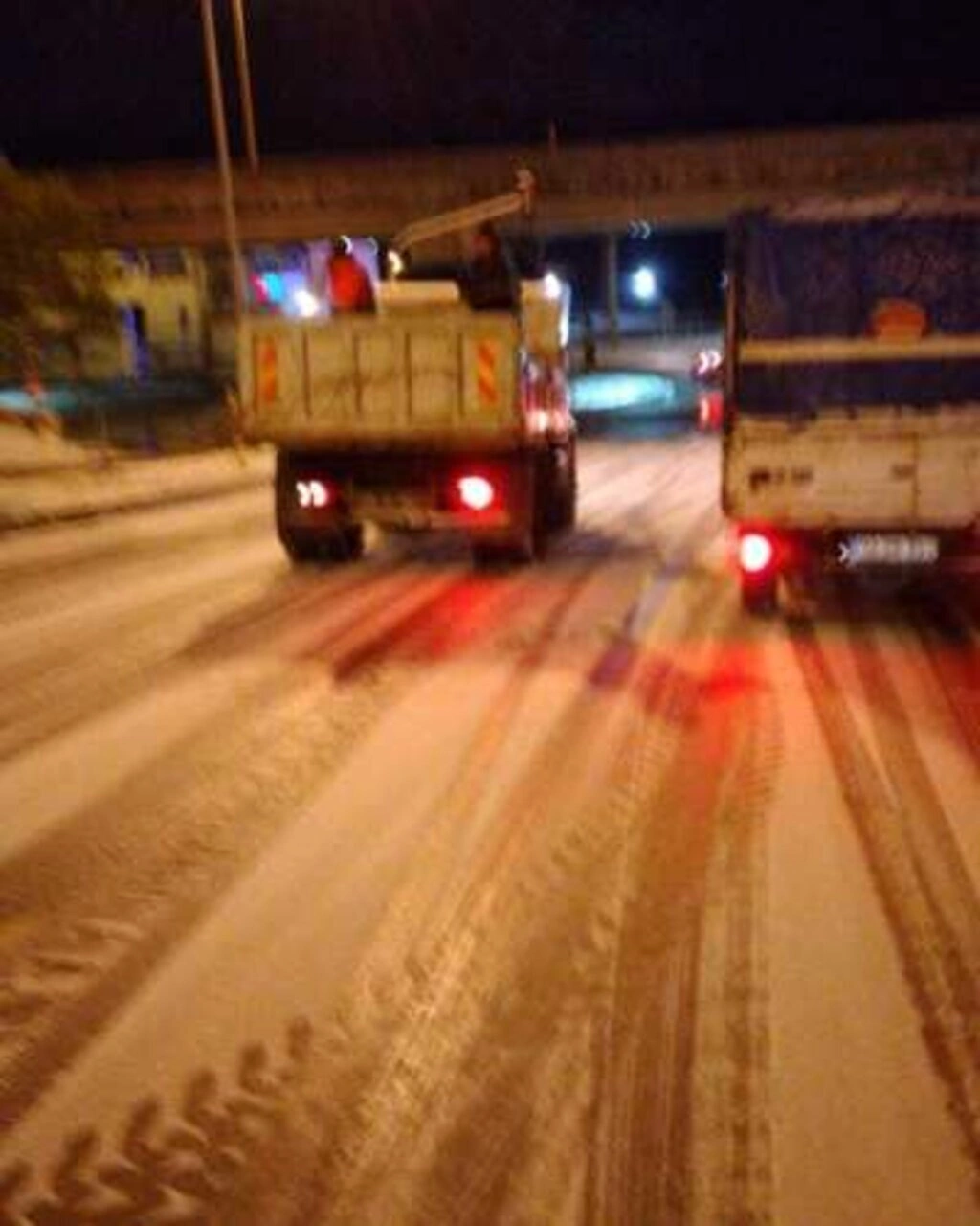 Canik'te yollara tuzlama yapıldı