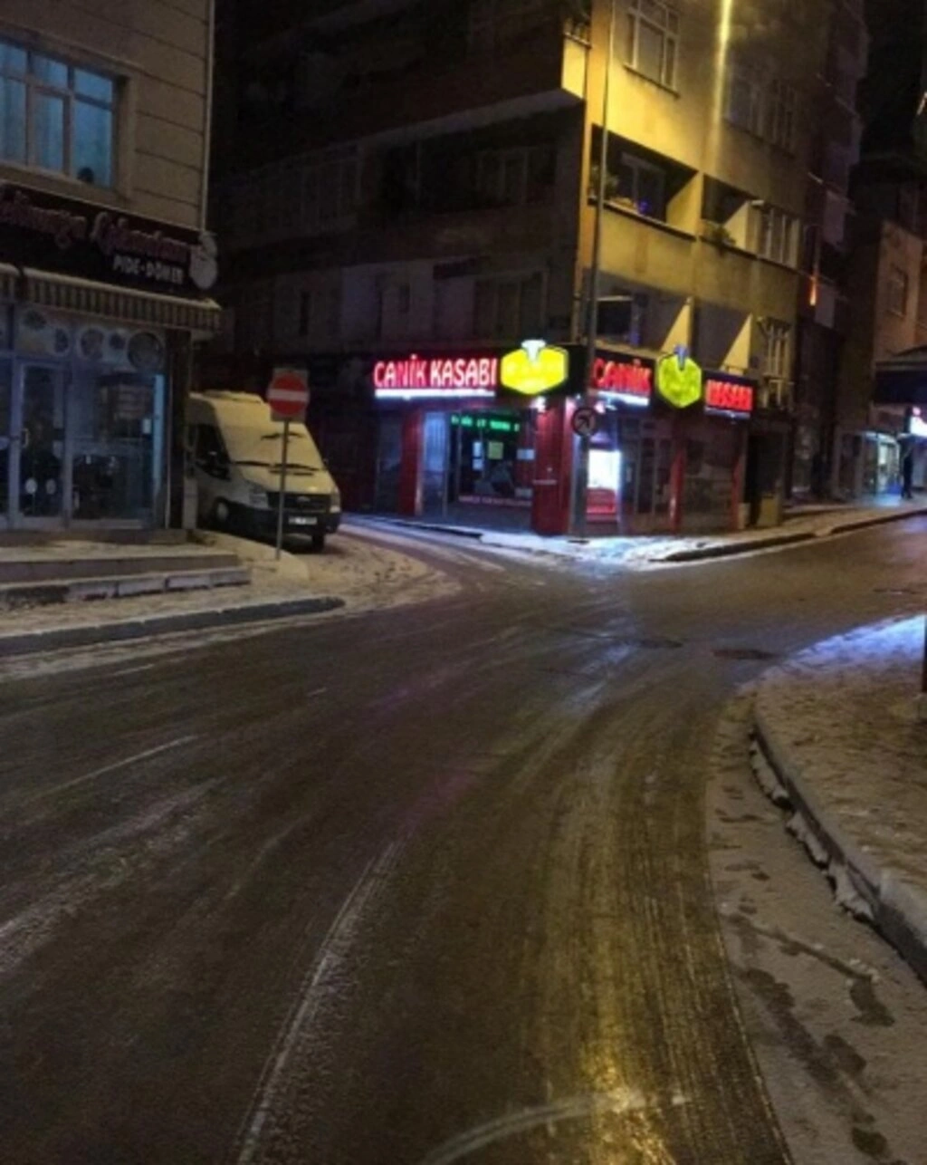 Canik'te yollara tuzlama yapıldı