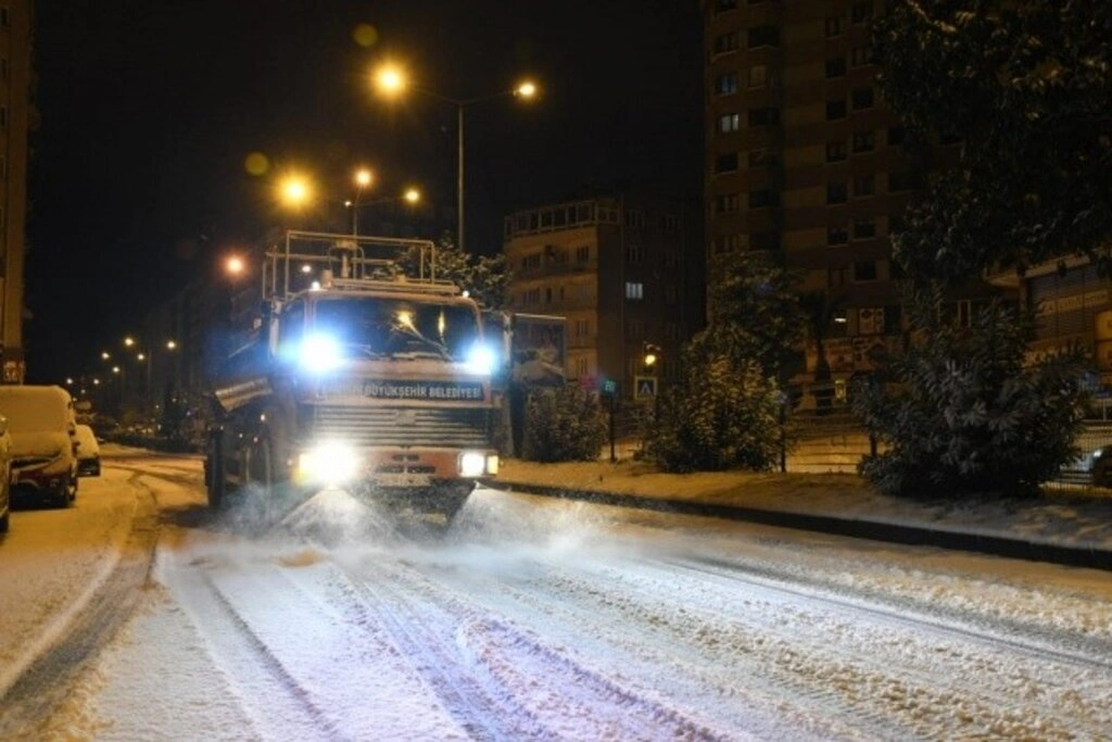 Samsun Büyükşehir’den Kar Seferberliği