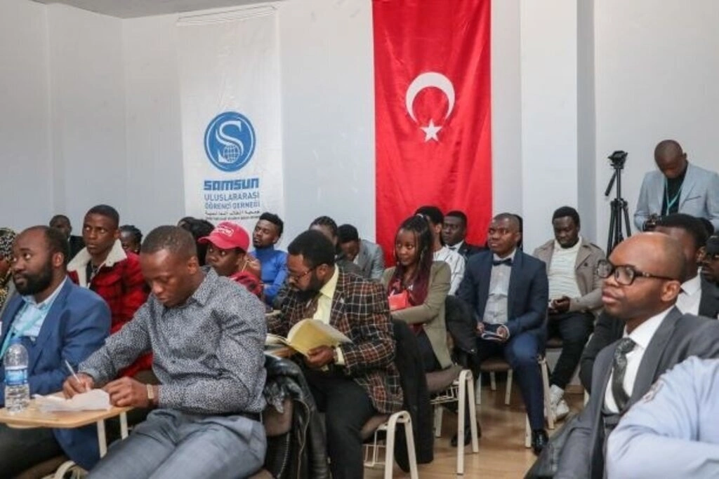 Gençlik ve Spor İl Müdürü Kongolu Öğrencilerle