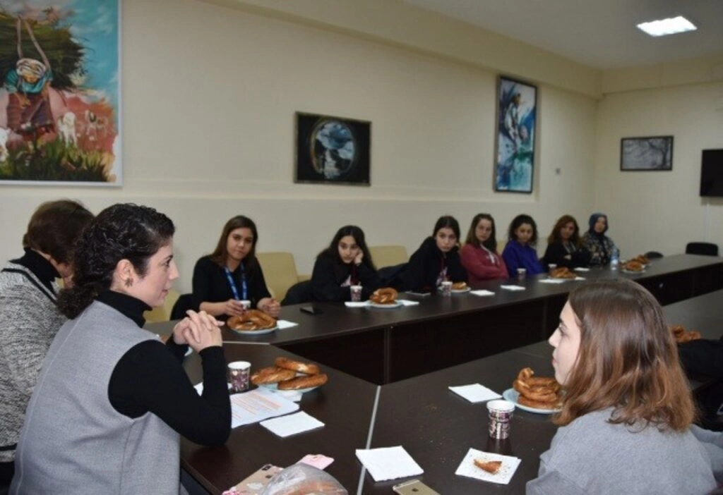 Geleceğin Bilim Kadınları Doç. Dr. Ayşenur Büyükgöze Kavas ile Buluştu