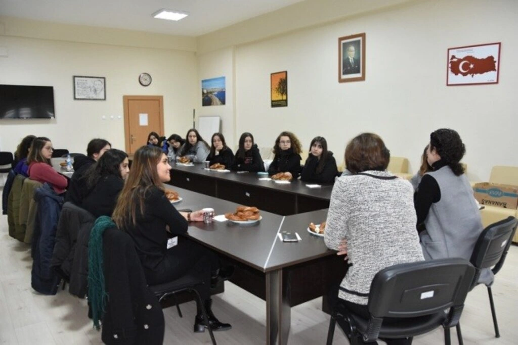 Geleceğin Bilim Kadınları Doç. Dr. Ayşenur Büyükgöze Kavas ile Buluştu