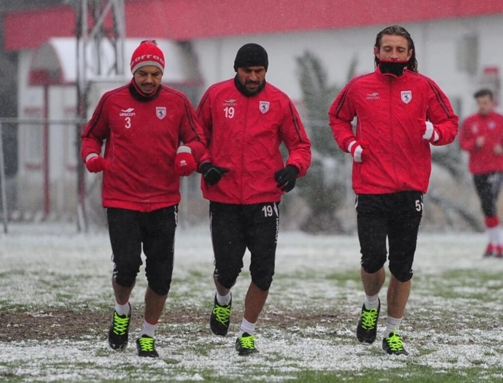 Samsunspor kar üstünde çalıştı