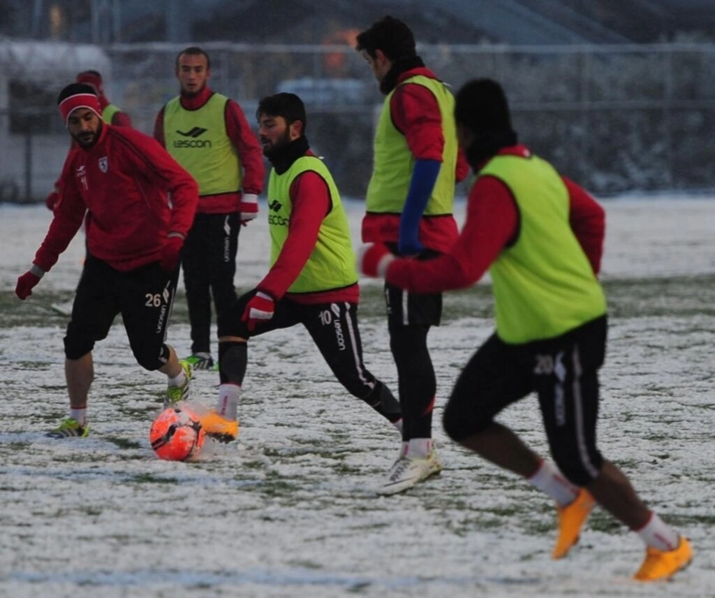 Samsunspor kar üstünde çalıştı