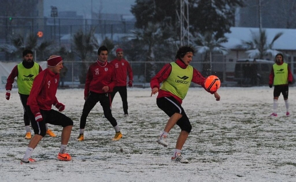 Samsunspor kar üstünde çalıştı