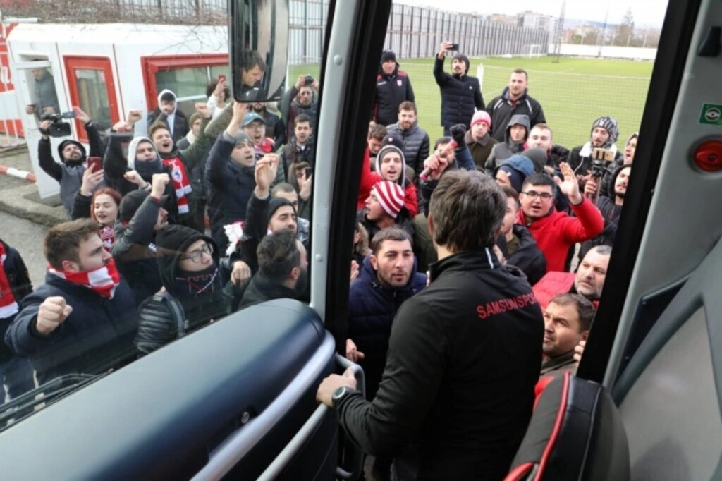 Samsunspor, Meşalelerle Uğurlandı