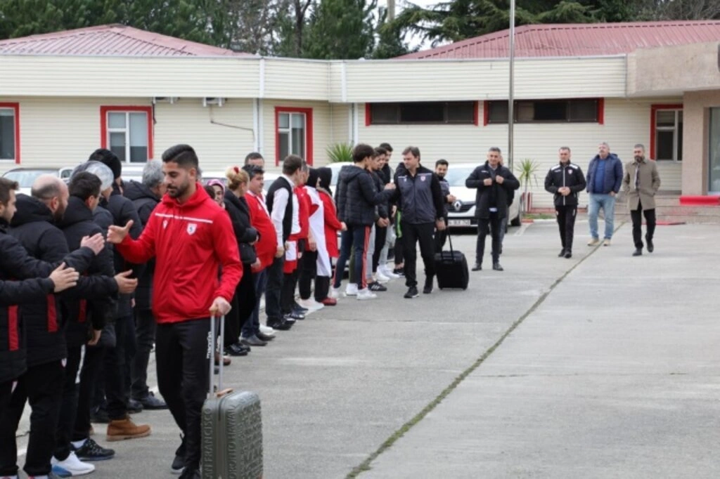 Samsunspor, Meşalelerle Uğurlandı