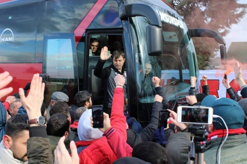 Samsunspor, Meşalelerle Uğurlandı
