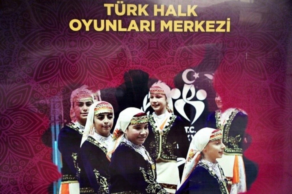 Gençlerden Halk Oyunları Kursu'na yoğun ilgi